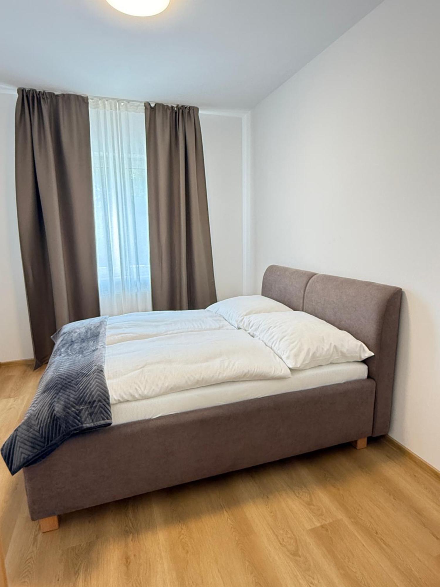 Riverside Apartment Praha Buitenkant foto